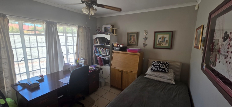 3 Bedroom Property for Sale in Kannoniers Park North West